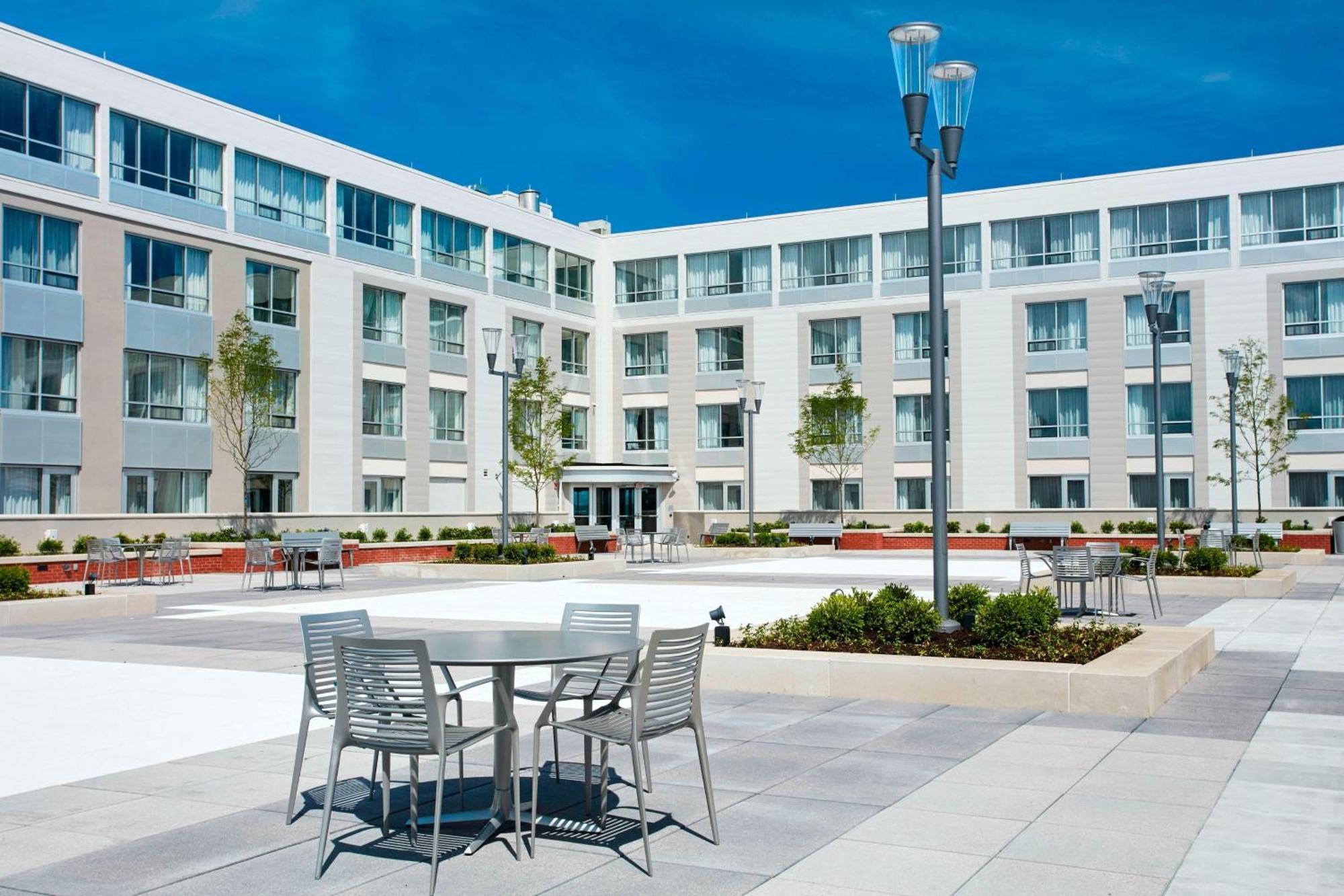 Courtyard By Marriott Erie Bayfront Hotel Ngoại thất bức ảnh