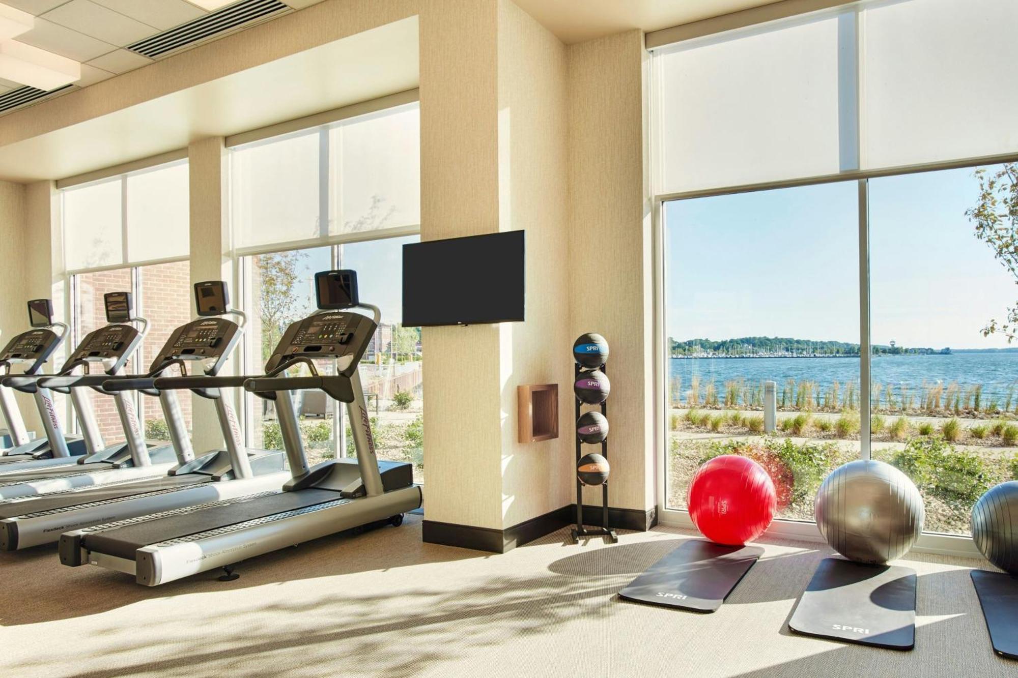 Courtyard By Marriott Erie Bayfront Hotel Ngoại thất bức ảnh